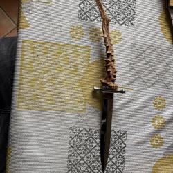 Couteau en manche de bois de chevreuil.