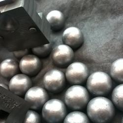 25 Balles ronde (hyper-sphérique) Calibre .678 - 17,20mm , roulées graphitée