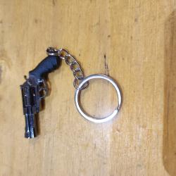 Porte cl&eacute; revolver