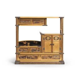 CHIGAIDANA JAPON XIXè MEIJI LUXUEUX PETIT CABINET DE PRESENTATION EN LAQUE NASHIJI Collection Japon 