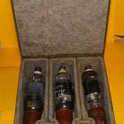 ARMEE AMERICAINE U.S : BOITE COMPLETE DE TUBES POUR RADIO AVEC 3 TUBES TYPE 2E22 POUR RADIO ANGRC/9