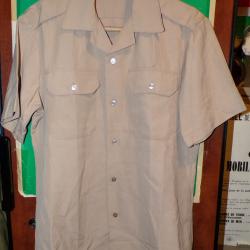 ARMEE AMERICAINE : CHEMISE MILITAIRE A MANCHES COURTES DE L'ARMEE AMERICAINE ,Taille L OU 43 EN CIVI