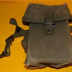 ARMEE AMERICAINE U.S : PORTE MAGASINS POUR  M 14, TAMPON DANS LE RABAT PEU LISIBLE  , VENDU EN BON E