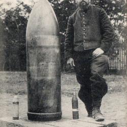 CPA - La Guerres 1914-15 OBUS Allemand de 420 mm relev&eacute; non &eacute;clat&eacute; aux environs de VERDUN - N&deg;4291