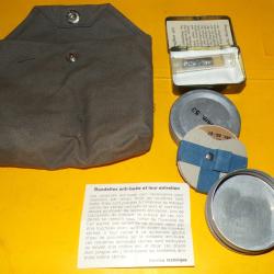 POCHETTE KIT DE NETTOYAGE POUR MASQUE NBC DE L'ARMEE SUISSE , BON ETAT VOIR PHOTOS .POUR TOUT RENSEI