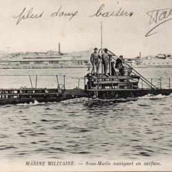 CPA -  Marine Guerre  -  SOUS MARIN  NAVIGANT EN SURFACE - N&deg; 4304