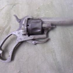 épave de revolver à broche 15,5 cm