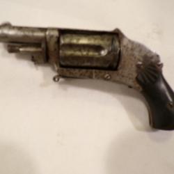 Révolver 6mm vélo-dog hammerless bon pour le tir.