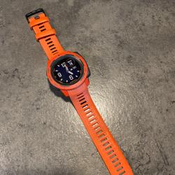 Montre GPS Garmin Multi-Fonctions Instinct - Rouge