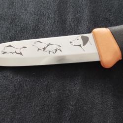 Couteau Morakniv Companion personnalisé Chien &Sanglier - gravure laser artisanale - Cadeau chasseur