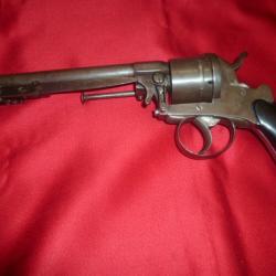 révolver à broche avec baionnette rétractable