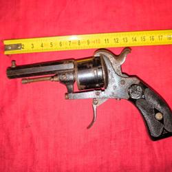 Revolver 7 mm Lefaucheux bronzage noir original fabrication liégeoise. Indexation parfaite.