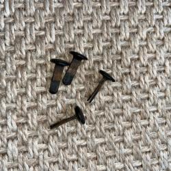 4 rivets pour coiffe de casque Modèle 34.