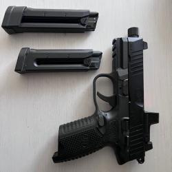Vend FN 502 Tactical black (22LR) avec point rouge et modérateur de son.