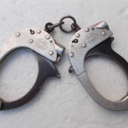 paire de menottes sureté nationale annees 50/60! sans les clés,obsolète,bon état