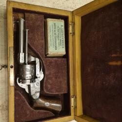 Revolver 7mm  Lefaucheux  feu continu en coffret d'&eacute;poque.