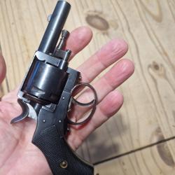 Rare revolver de poche  britich Constabulary 1867 / cal 320 percussion centrale.