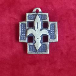RARE  ancien insigne / pendentif scout de France