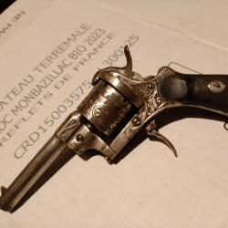 Revolver a broche gravé a restaurer