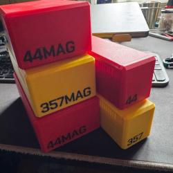 Boites &agrave; munitions, plus de 130 calibres diff&eacute;rents