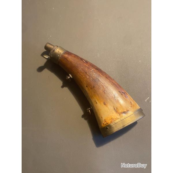poire  poudre fin XIX  sicle en corne et laiton en bon tat