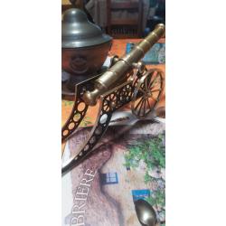 Canon en laiton ancien