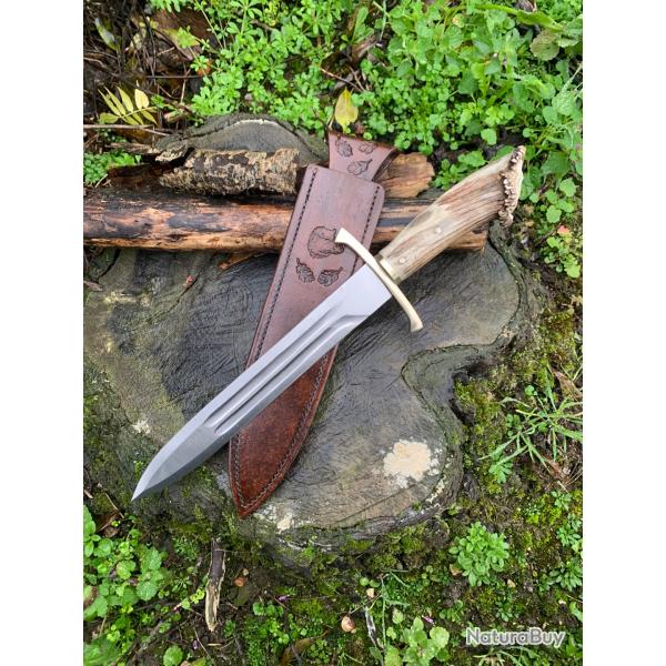dague de chasse d'artisan / bois de cerf / gravure sanglier , feuilles de chne.  ( 1 )