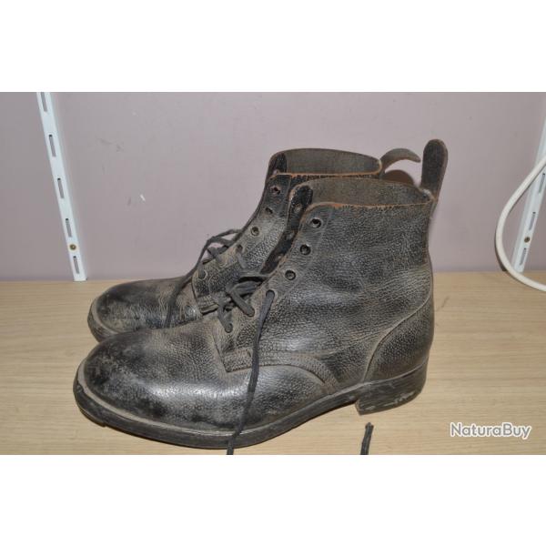 paire de Brodequin Anglais British 1939/1945 Soldat Post  identifier Collection