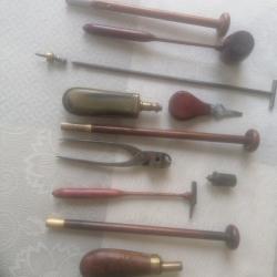 ensemble accessoires pour coffret de pistolets, moule a balle, poire a poudre, baguettes