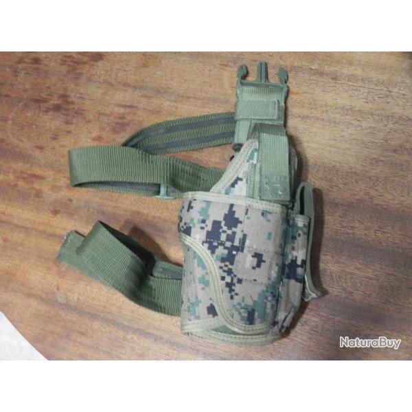 UN ETUI DE CUISSE POUR PISTOLET AUTO