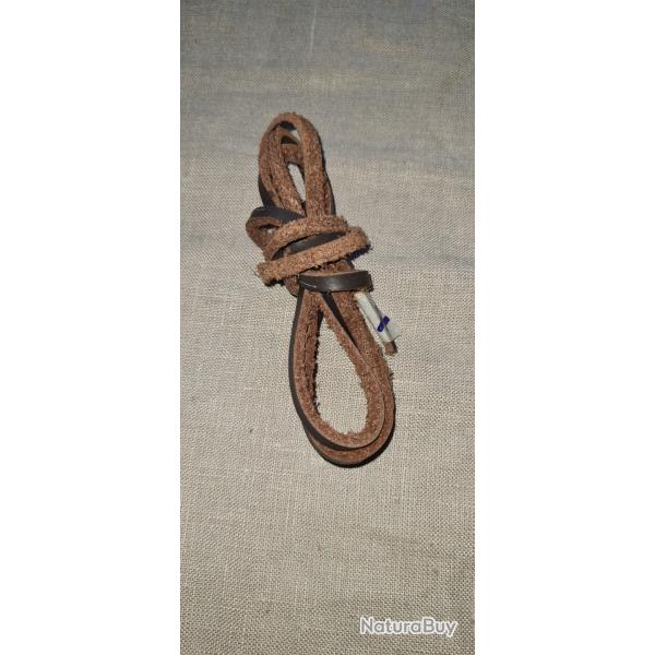 1  lacet cuir pour tui de colt ou couteau US      1,12  cm