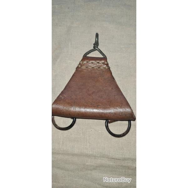 Triangle en cuir Franais pour brelage de combat ORIGINAL  (1)
