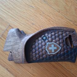 Plaquettes en noyer pour p 210/49 SIG