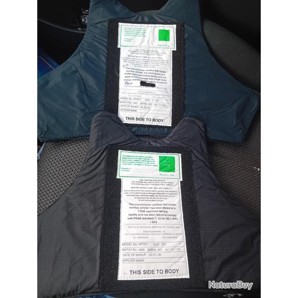 Enchre lot de 2 plaques balistiques 3a contre les armes de poings et les lames  46X29 et 43x32 cm