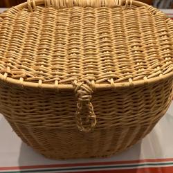 Panier de pêche ou champignons en osier