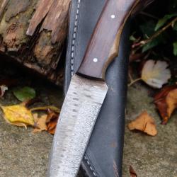 Skinner Couteau de Chasse Damas Lame 256 Couches Manche Bois de Rose Fabric Artisanale Etui Cuir