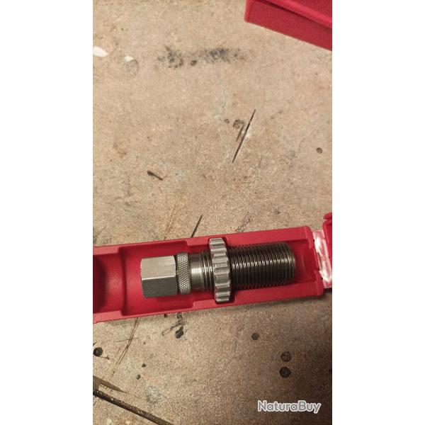 Outil lee charging die short