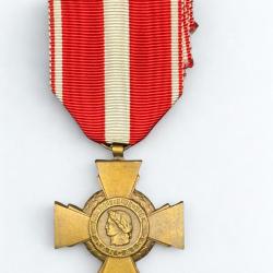 (11.001) Croix de la Valeur militaire