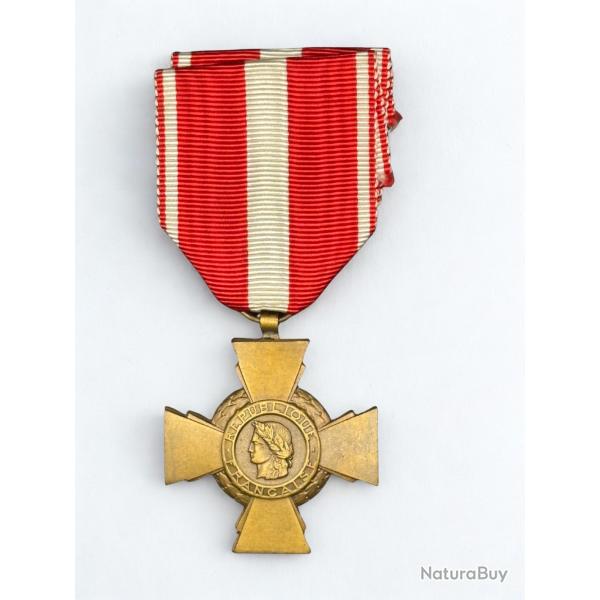 (11.001) Croix de la Valeur militaire