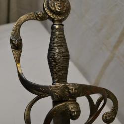 Rapière avec têtes de gorgognes