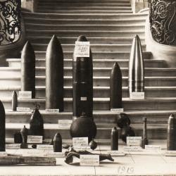 CPA photo militaire - Exposition d'obus &agrave; l'H&ocirc;tel de Ville de Nancy  N&deg;4316