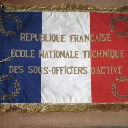 Fanion de tradition de l'Ecole Nationale Technique des Sous-officiers (armée française).