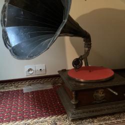Phonographe à pavillon début 20 eme siècle Pathephone Girard et Boitte.